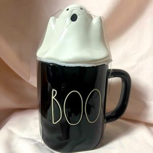 Rae Dunn NEW Halloween mug “BOO” Black with white Ghost Topper